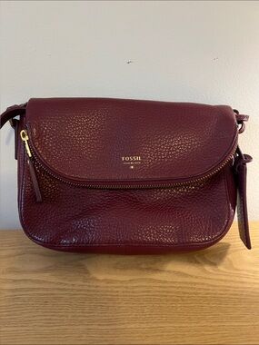 Fossil Pebbled Leather Crossbody Bag in Deep Burgundy